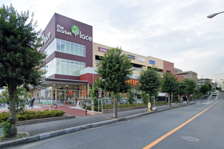 ���ӊ� �V���b�s���O�Z���^�[ 300m the market Place �a��