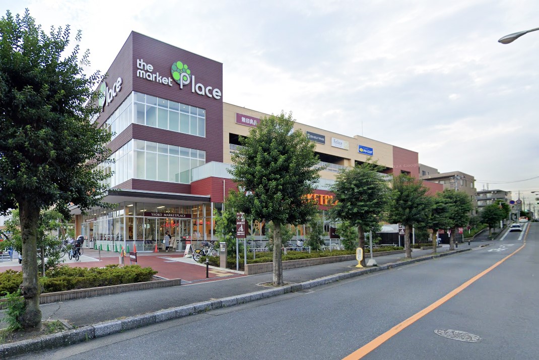 ���ӊ� �V���b�s���O�Z���^�[ 300m the market Place �a��