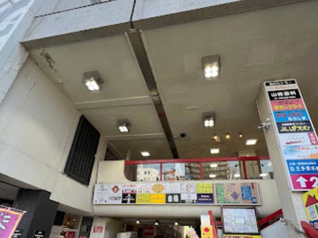 ���ӊ� �V���b�s���O�Z���^�[ 1100m �����w�O�V���b�s���O�Z���^�[