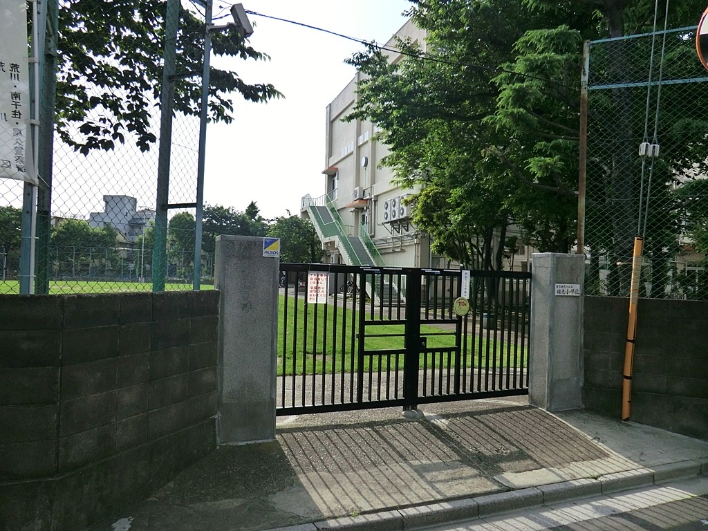 ���ӊ� ���w�Z 300m �r��旧�������w�Z
