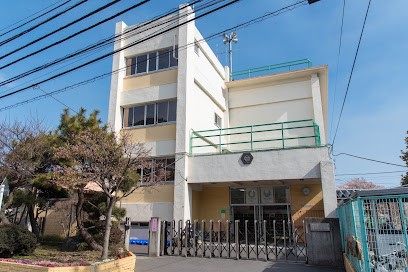 ���ӊ� ���w�Z 320m �����旧������񏬊w�Z