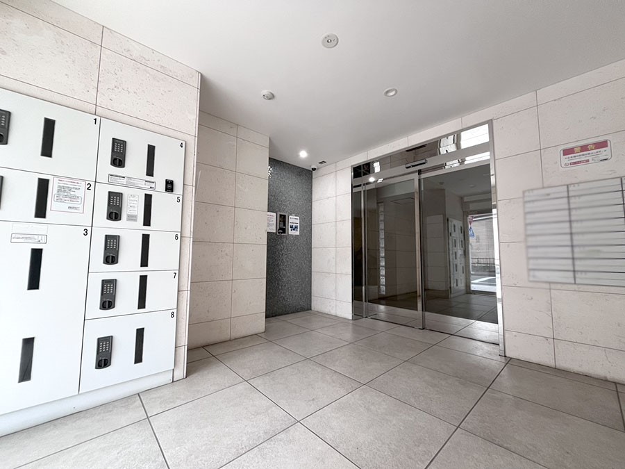 ���̑� �|�X�g�̓G���g�����X���ɂ���̂ŉJ�ɔG�ꂸ�X�ւ��󂯎��܂��ˁI