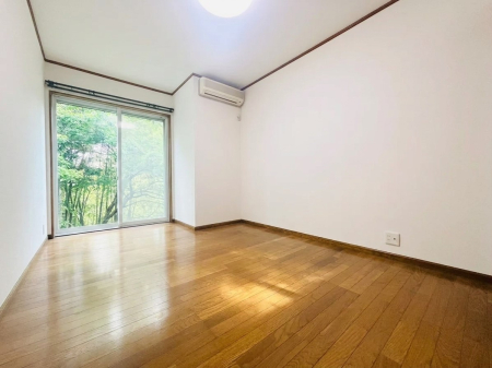 ���̑����� �u�₩�ȓ��������������S�̂�D������ݍ���ł���܂�