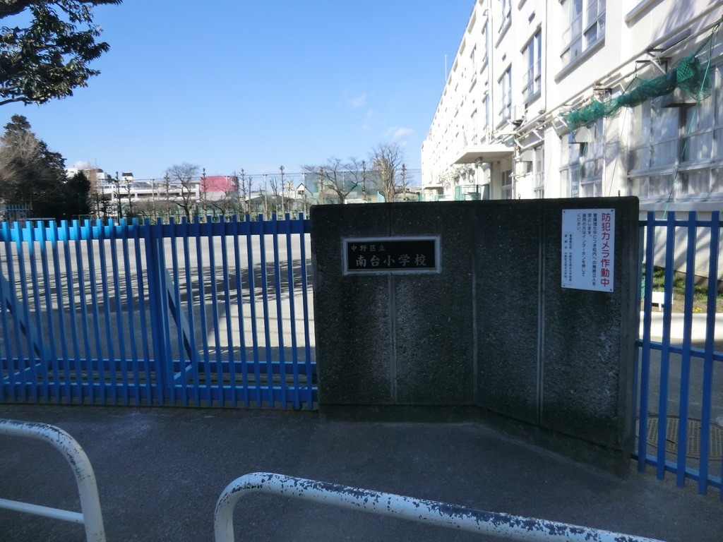 ���ӊ� ���w�Z 300m ����旧��䏬�w�Z