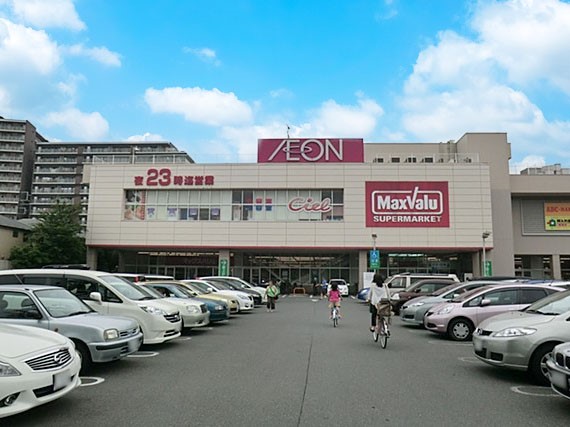 ���ӊ� �V���b�s���O�Z���^�[ 1300m �C�I���^�E���c���ŋv��
