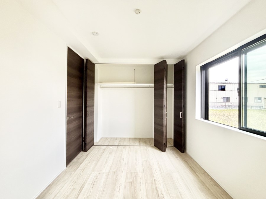 ̑ 1K̔[˂͎[͂AƂĂpł܂B  