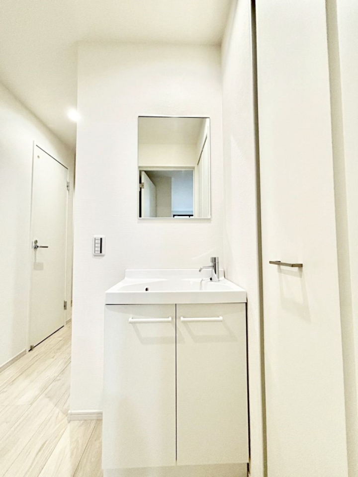 ʑEʏ 1KLɃZJhʑ݂܂B܂߂Ɏ􂢂\łB