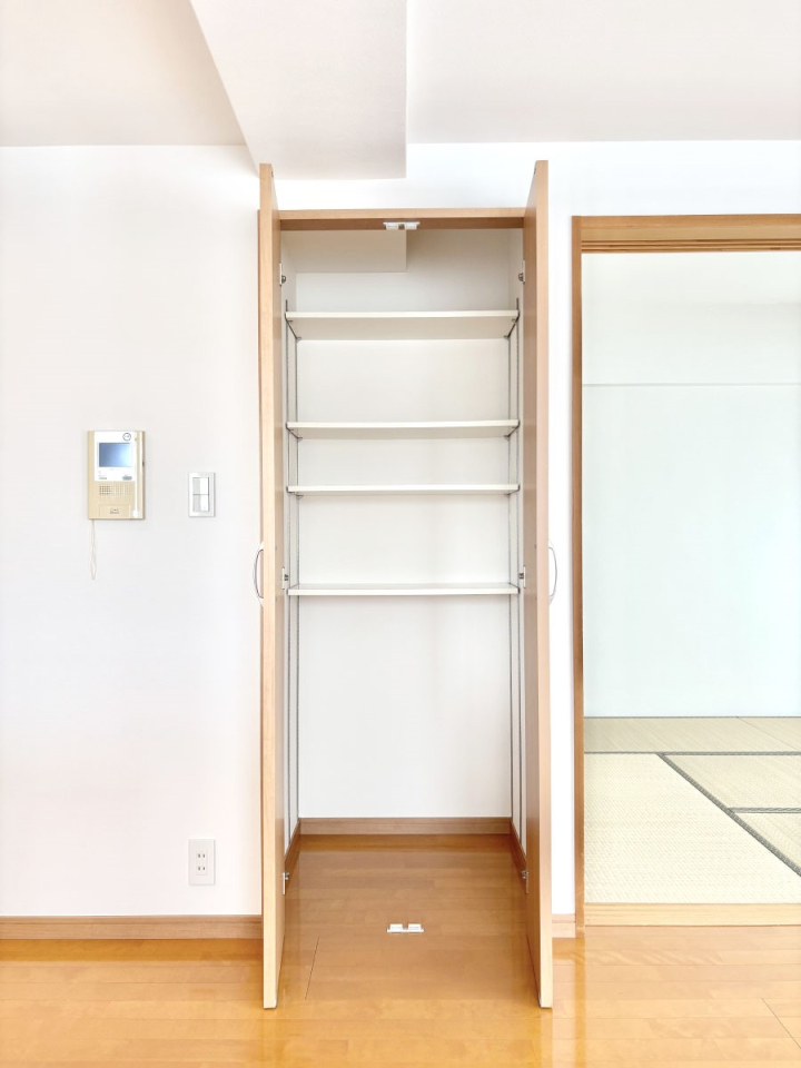 ̑ rO[BɎ[ƕW܂LDKXbLЕtłˁB  