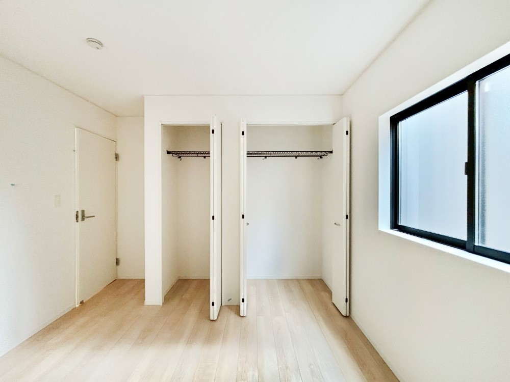 ���[ �m���̃N���[�[�b�g�B���s��������̂Ō���̈ߗނ�����������܂�܂��B