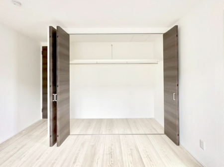 ���[ �m���̃N���[�[�b�g�B���s��������̂Ō���̈ߗނ�����������܂�܂��B