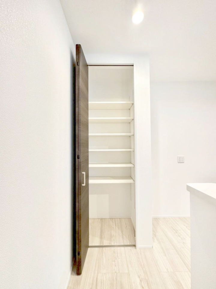 ���̑����� �L�b�`���ɂ̓p���g���[�I�H�ނ̃X�g�b�N�͂������A���p�i�̎��[�Ȃǎg�����͂��낢��I