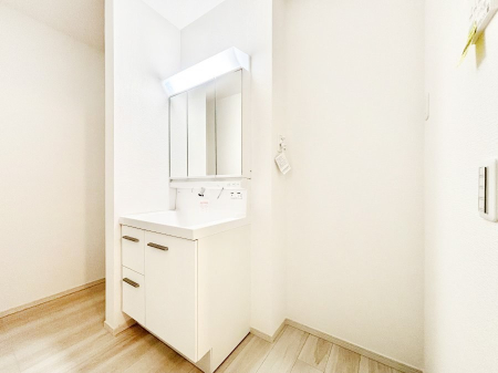 ���̑� ����������z���C�g�J���[����Ƃ��������h���[�X�y�[�X