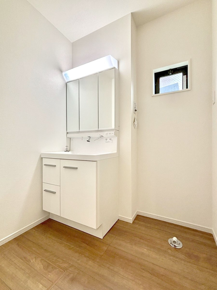 ʑEʏ 邢ʏ͖̐gxxyłႢłB