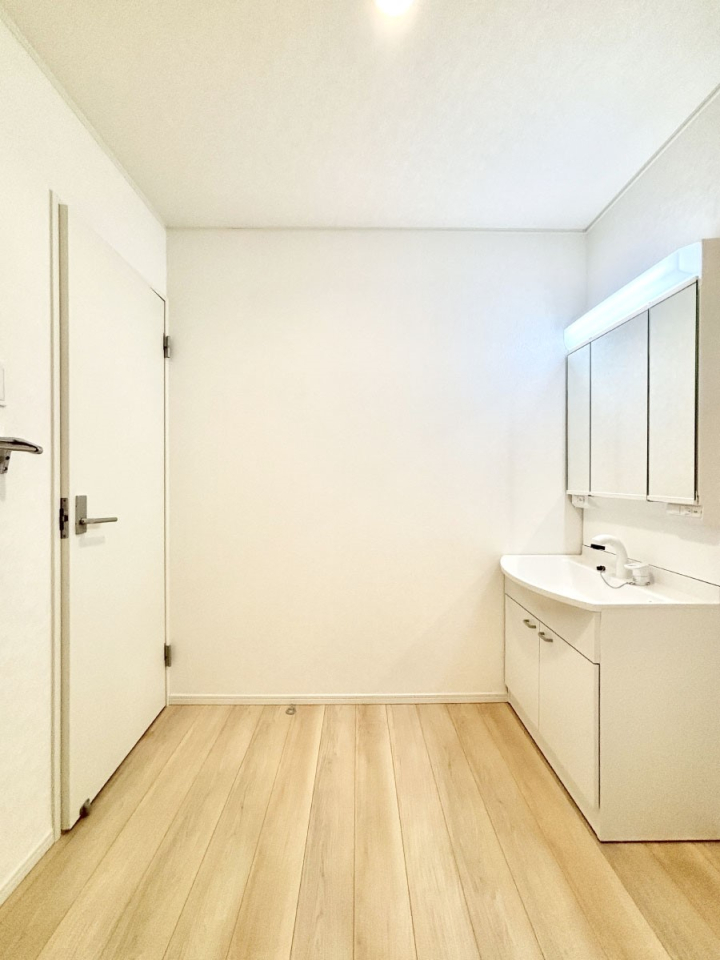 ʑEʏ 邢ʏ͖̐gxxyłႢłB