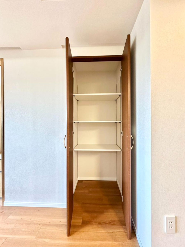 ̑ rO[BɎ[ƕW܂LDKXbLЕtłˁB  