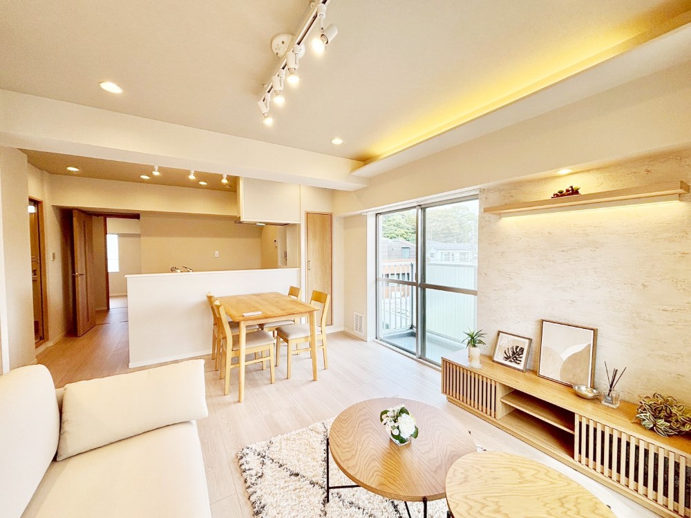 rO Ƒ̓₩Șbŕ܂閾邢rO