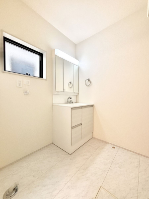 ʑEʏ 邢ʏ͖̐gxxyłႢłB