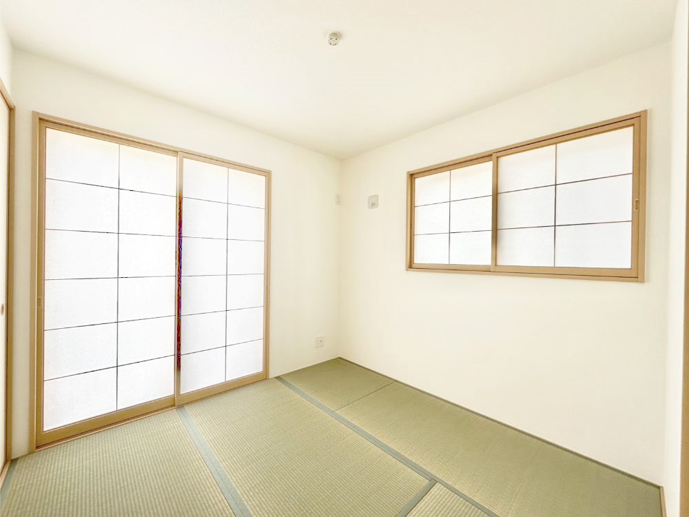 ���̑����� ���r���O�Ɨׂ荇���Ă���a���B�ق��ƈꑧ�ł���a�̋�Ԃł��B