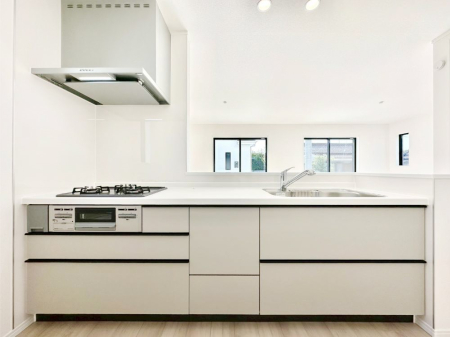 �L�b�`�� ���r���O�ŗV�Ԃ��q�l�������Ȃ��炨�������ł���ΖʃL�b�`��