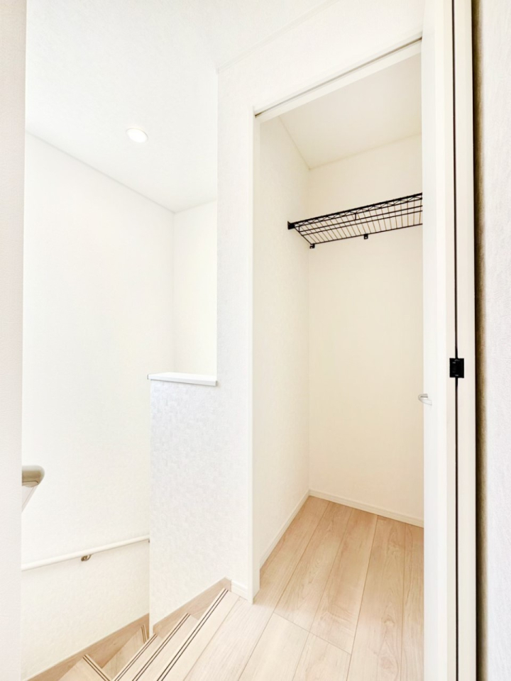 ���[ 2�K�L�����[�B���p�i�̃X�g�b�N�Ȃǂ����[�ł��܂��B