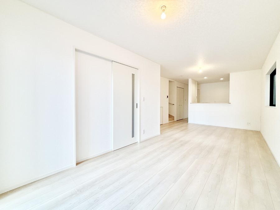 ���r���O ���Ƒ��̓��₩�Șb�����ŕ�܂�閾�邢���r���O