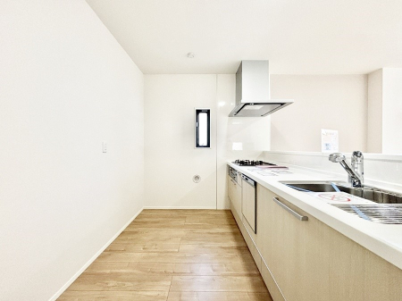 �L�b�`�� �u�₩�ȕ����ʂ蔲����L�b�`���B��������̂Ŗ��邭���C�ɂ��𗧂��܂��B