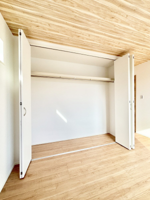 ���[ �����Ղ�̎��[�X�y�[�X�ŉ��K�ɕ�点���� 