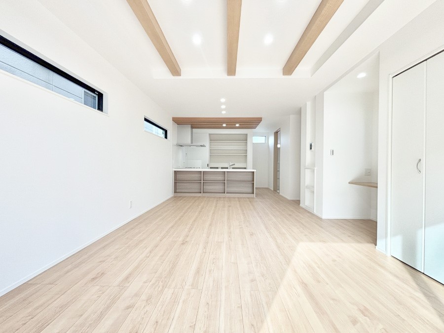 ���r���O ���Ƒ��̓��₩�Șb�����ŕ�܂�閾�邢���r���O  