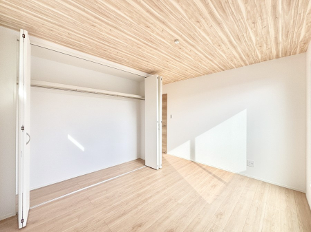 ���̑����� �i�`�������ȃt���[�����O�͂ǂ�ȃC���e���A�ɂ��}�b�`�B  