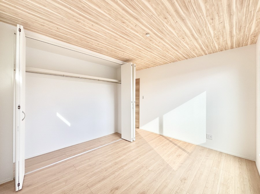 ���̑����� �i�`�������ȃt���[�����O�͂ǂ�ȃC���e���A�ɂ��}�b�`�B  