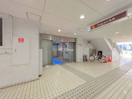 �G���g�����X -