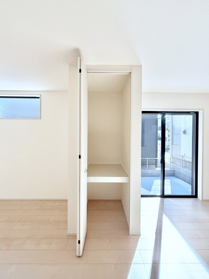 ���̑����� ���r���O���[�B�����Ɏ��[������ƕ����W�܂�LDK���X�b�L���Еt�������ł��ˁB  