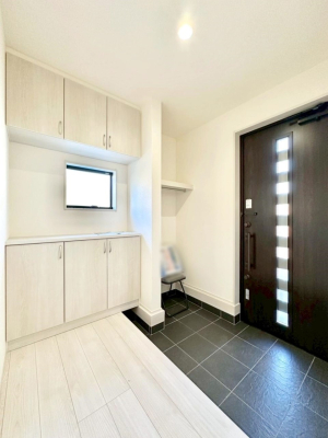 ���� �K���X�X���b�g�̓��������փh�A�������Ɍ���͂��Ă���܂�