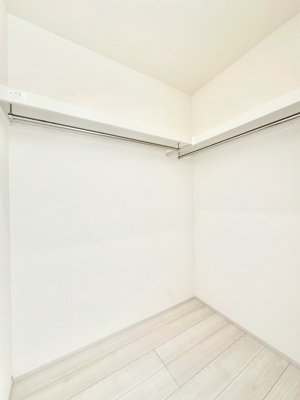 ���̑� �E�H�[�N�C���N���[�[�b�g������ƁA�X�[�c�P�[�X��G�ߏ����Ȃǂ��܂Ƃ߂�1�����Ɏ��[�ł���̂ŁA���̊Ǘ������₷���Ȃ�܂��B