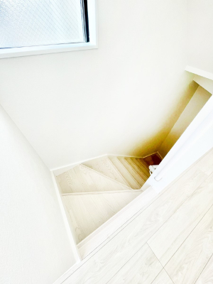 ���̑� ���Ƒ��Ԃ̃R�~���j�P�[�V�������[�܂郊�r���O�C���K�i���̗p