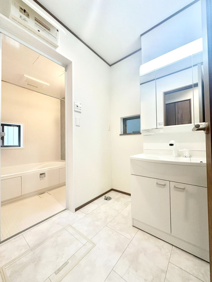 ʑEʏ 邢ʏ͖̐gxxyłႢłB