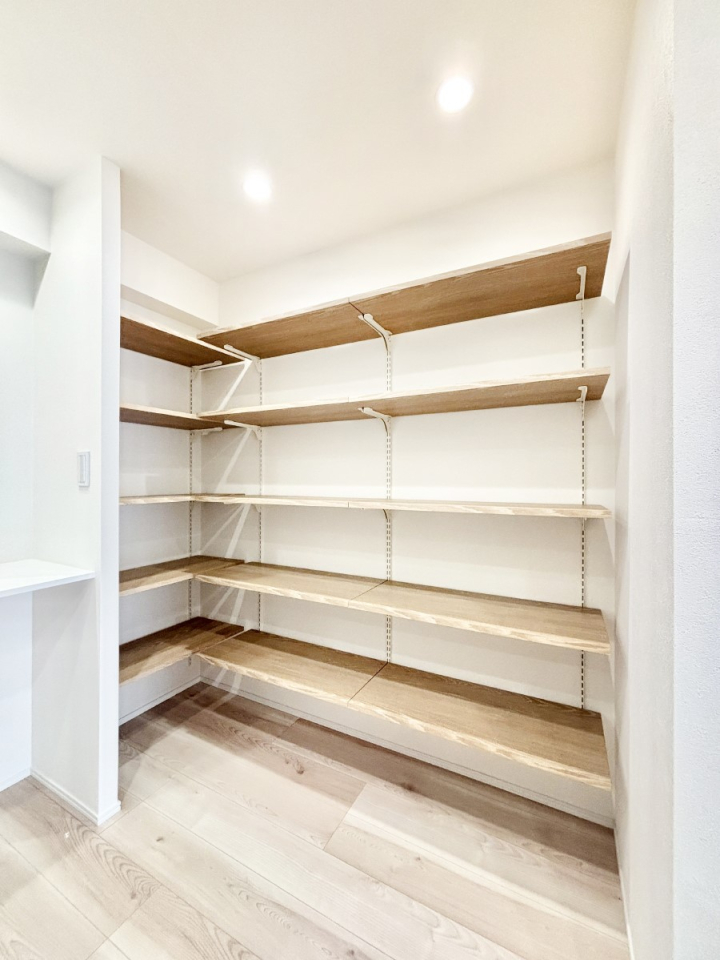 ���̑����� �L�b�`���ɂ̓p���g���[�I�H�ނ̃X�g�b�N�͂������A���p�i�̎��[�Ȃǎg�����͂��낢��I