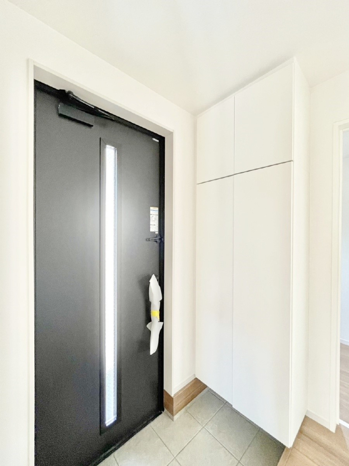 ���� �K���X�X���b�g�̓��������փh�A�������Ɍ���͂��Ă���܂�