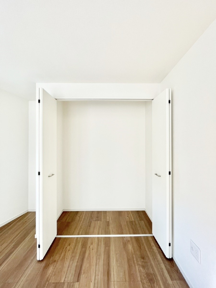 ���[ �m���̃N���[�[�b�g�B���s��������̂Ō���̈ߗނ�����������܂�܂��B