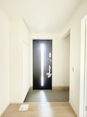 ���� �K���X�X���b�g�̓��������փh�A�������Ɍ���͂��Ă���܂�