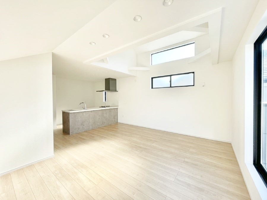 ���r���O �i�`�������e�C�X�g�̗D�����_�炩���F�g���̃t���[�����O���f�G�ȃ��r���O�ł��ˁB