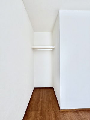 ���[ �m���̃N���[�[�b�g�B���s��������̂Ō���̈ߗނ�����������܂�܂��B