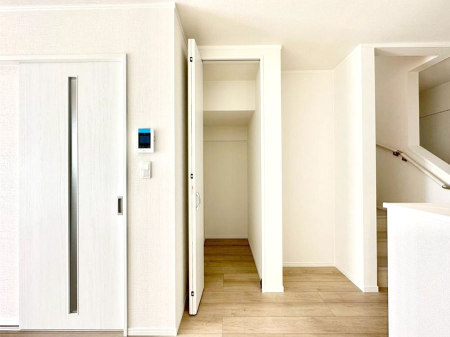 ���̑����� ���r���O���[�B�����Ɏ��[������ƕ����W�܂�LDK���X�b�L���Еt�������ł��ˁB  