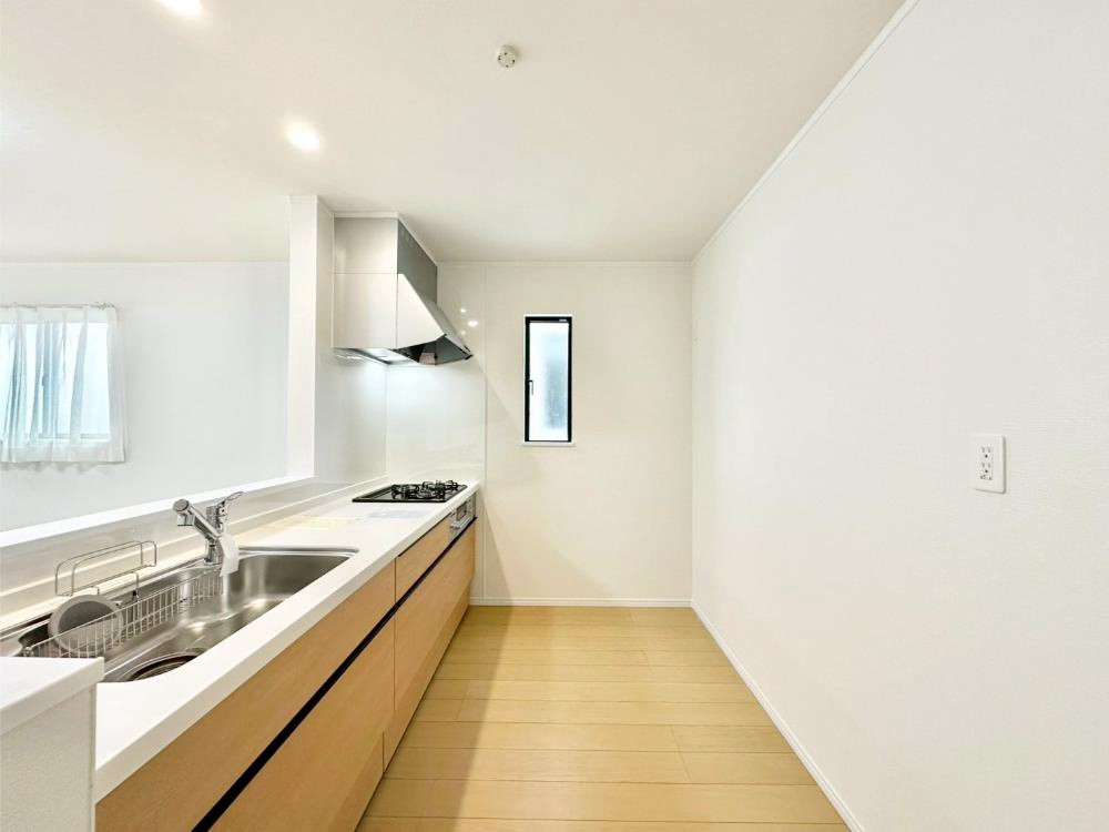 �L�b�`�� �u�₩�ȕ����ʂ蔲����L�b�`���B��������̂Ŗ��邭���C�ɂ��𗧂��܂��B 