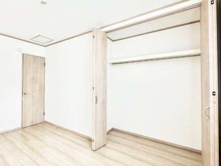 ���[ �m���̃N���[�[�b�g�B���s��������̂Ō���̈ߗނ�����������܂�܂��B