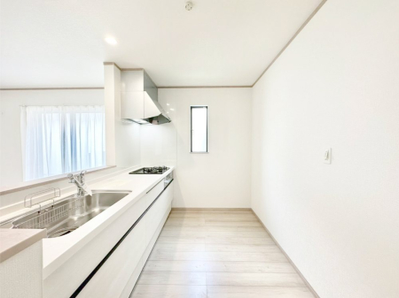 �L�b�`�� �u�₩�ȕ����ʂ蔲����L�b�`���B��������̂Ŗ��邭���C�ɂ��𗧂��܂��B