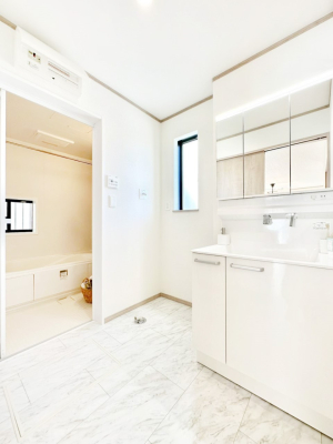 ���̑� ����������z���C�g�J���[����Ƃ��������h���[�X�y�[�X