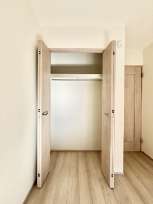 ���[ �m���̃N���[�[�b�g�B���s��������̂Ō���̈ߗނ�����������܂�܂��B