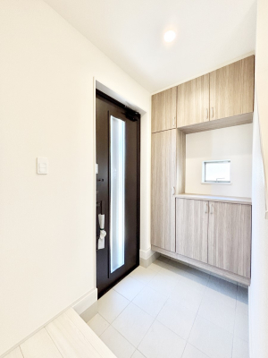 ���� �K���X�X���b�g�̓��������փh�A�������Ɍ���͂��Ă���܂�