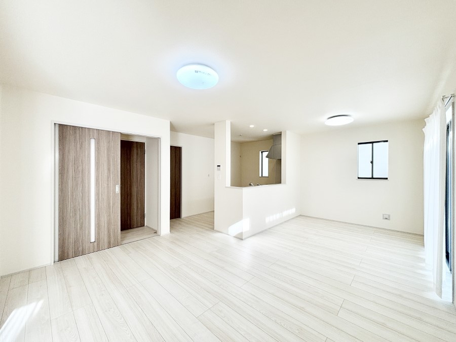 ���r���O ���Ƒ��̓��₩�Șb�����ŕ�܂�閾�邢���r���O